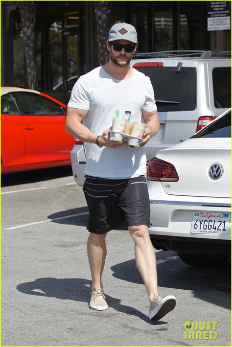 Chris Hemsworths Massive Muscles Can Barely Fit In His Shirt Photo