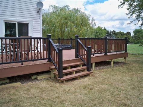 Ideas for two toned deck staining match your exterior siding or trim. http://www.kandmwoodworking.com/photos/undefined/100_1320 ...