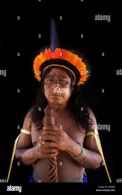 Los Indios Xingu En El Amazonas Brasil Fotografía De Stock Alamy