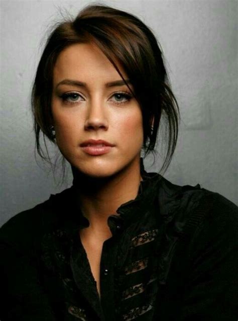 Dark Brown Hair Amber Heard Beautiful Celebrities Beautiful Actresses Red Bangs Dark Brows