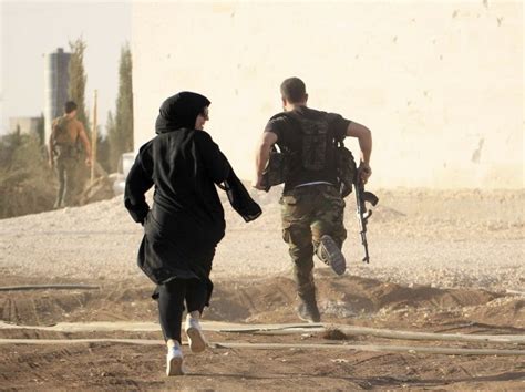 نساء ثائرات كيف واجهت المرأة السورية رحى الحرب؟ الجزيرة نت