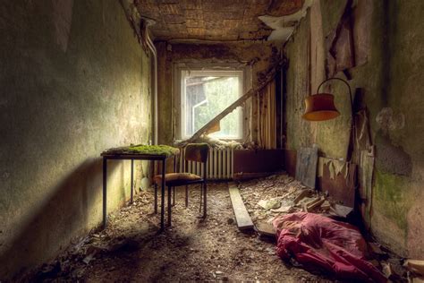 15 Photos Of Abandoned Bedrooms Show Their Dusty Remains Urban