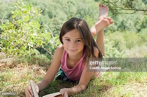 Barefoot Girl Photos Et Images De Collection Getty Images