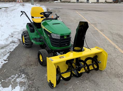 John Deere S220 Lawn Tractor W Snowblower