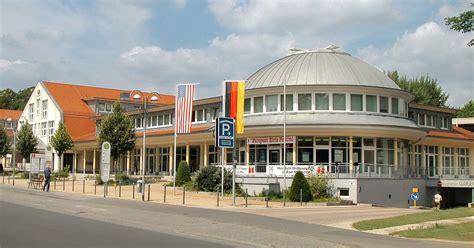 Eingebettet in die natur der auenlandschaft. BAD NAUHEIM - KOLONADEN