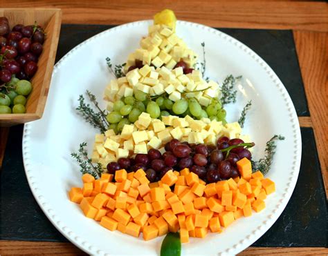 #christmas #fingerfood #cobloaf #partyfood 1:03 easy chicken dinner recipes appetizer recipes easy meals appetizers loaf recipes cooking recipes brownie recipe video cob loaf apricot chicken 21 Easy Christmas Appetizers - Recipes for Holiday Appetizers