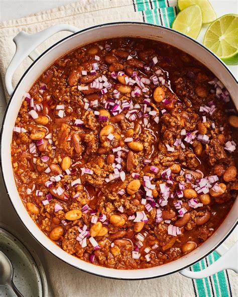 Place the ground beef in a large pot and throw in the garlic. The Problem with The Pioneer Woman's Chili Recipe | Chili ...