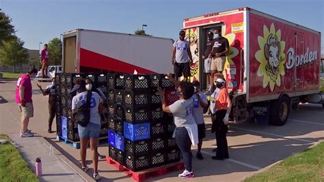 Food Distribution Serves More Than 2000 North Texas Families Nbc 5