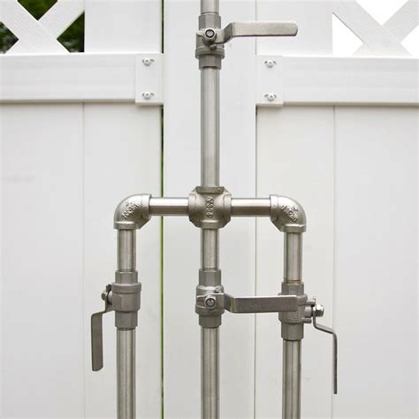 The outdoor shower is made of hardwood and fir wood and is characterized by its absolute weather resistance and durability. Outdoor shower fixtures - best buying guide | Interior ...