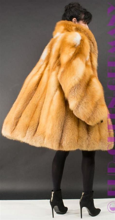 nadire atas on women s designer fur coats and jackets pelz pelzmantel fuchspelz