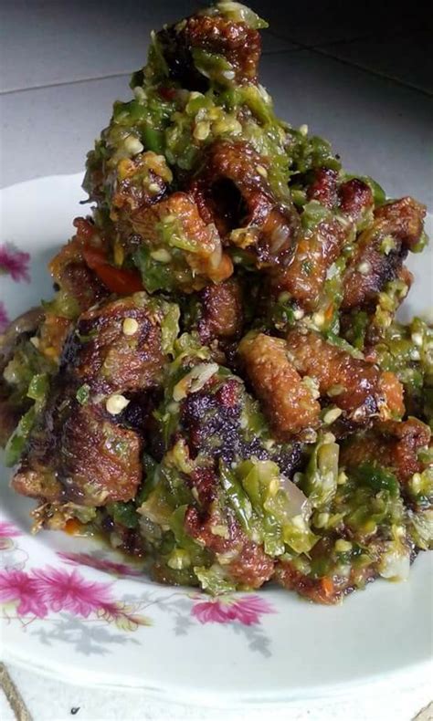 Recently, a good friend of mine asked me if i knew of a green sambal recipe that usually eaten with nasi padang. Belut Sambal Ijo | Makanan, Resep