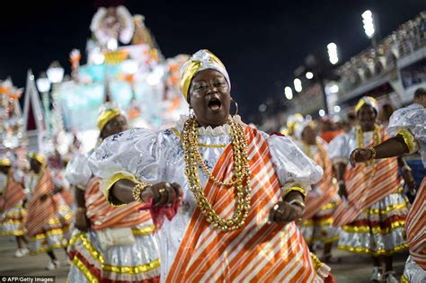 Rio Dancers Flash The Flesh As Carnival Enters Fourth Day Daily Mail