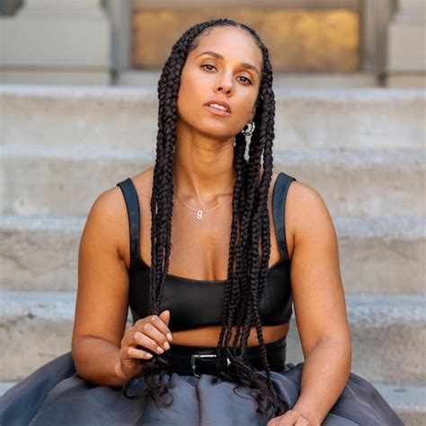 Alicia Keys Breaks Out Of The Box In New Givenchy Dahlia Divin