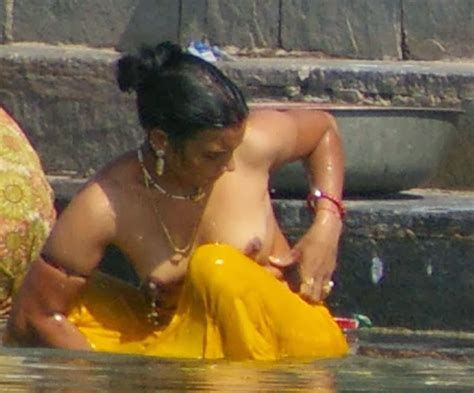 INDIAN NUDE KAMASUTRA Indian Aunty Caught Nude While Taking Bath In Lake