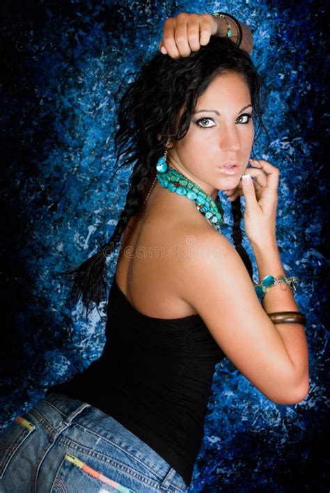 donna indiana del nativo americano sexy della ragazza con le trecce immagine stock immagine di