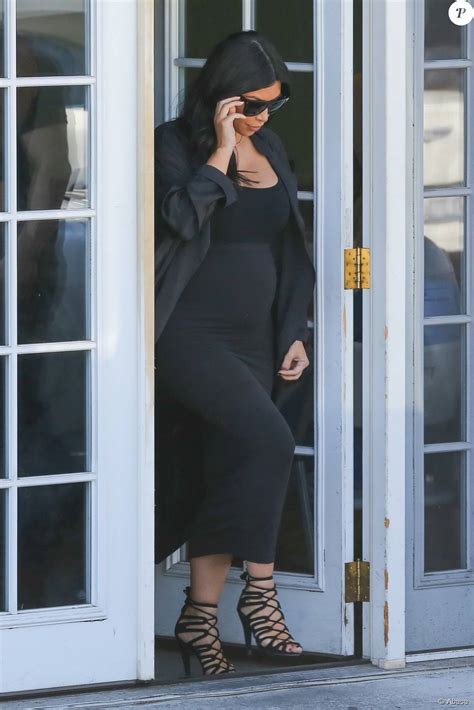 Kim Kardashian enceinte quitte un studio de tournage à Los Angeles