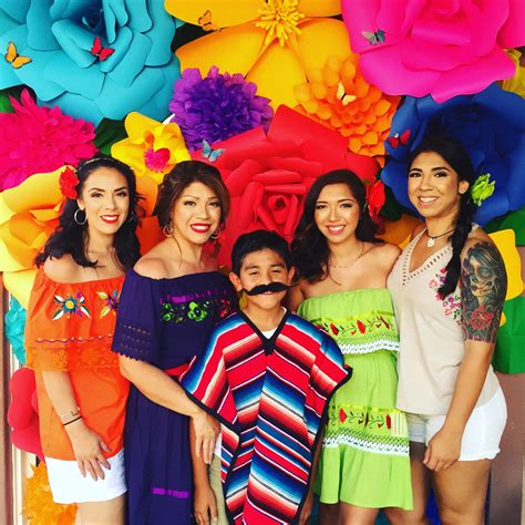 Case in point, this fantastic fiesta themed engagement party photographed and sent to us by ashley depencier photography in southern california. Paper Flowers | Mexican Fiesta Theme | Mexican outfits ...
