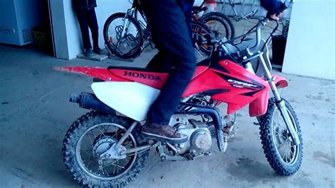 Find out more about the honda crf250r's specs after the jump. Moto crf 70 Honda - YouTube