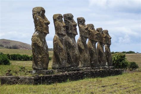 5 out of 5 stars. Easter Island: Why Are There Giant Statues on a Mysterious ...