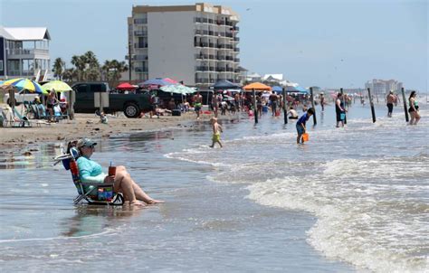 Photos Show Crowded Galveston Beaches Seawall After Abbotts Order Reopens Island Destination