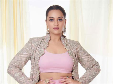 Sonakshi Sinha Spoke On Dating Life And Wedding Roomers People Are More Concerned About My