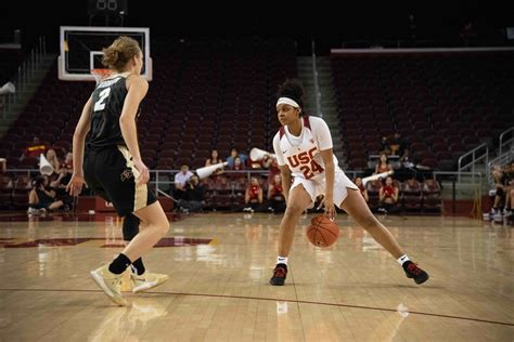 Womens Basketball Shows Off In Debut Daily Trojan