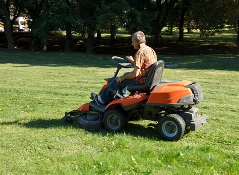 What Is The Best Method For Cutting Grass With Pictures