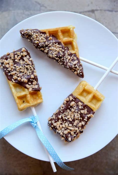 130 calories, 3 g fat, 1 g saturated fat, 18 g carbs, 3 g fiber you might not realize how much added sugar is lurking in your breakfast. 7 WAYS TO EAT FROZEN WAFFLES