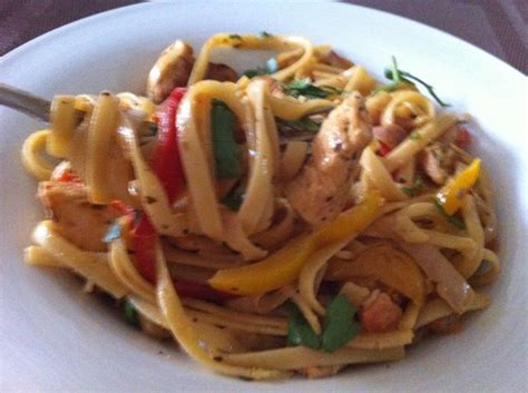 If we have a weakness around my house it is probably sliders. Pioneer woman Cajun Chicken Pasta | Pioneer woman cajun ...