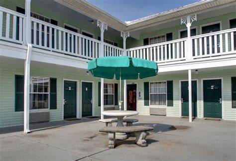 Estacionamento grátis sem manobrista está. Hotel Key West Inn Clanton en Clanton | Destinia
