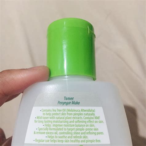It's not only uncomfortable but it also makes your skin flaky and. Skincare Review : Aiken Tea tree oil spot away pore ...