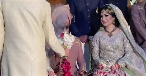 شادی میں شیشہ پلائی کی انوکھی رسم، ویڈیو وائرل Parhlo Urdu