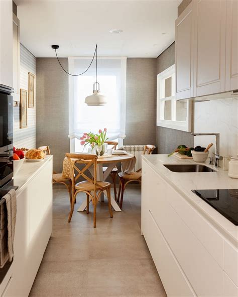 No te pierdas estas fotos e ideas geniales para lograr que las cocinas pequeñas se vean modernas y lejos de lo que muchas personas puedan pensar, las cocinas pequeñas pueden ser mucho más. Cocinas Santos en estancias pequeñas, por la diseñadora Natalia Zubizarreta | Cocinas de casa ...