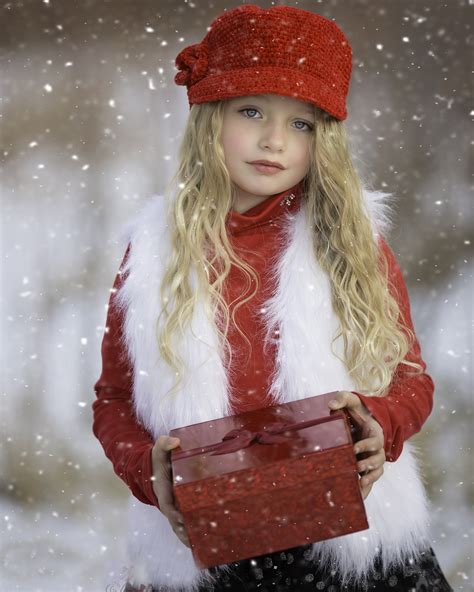 Girl In The Winter Hoodoo Wallpaper