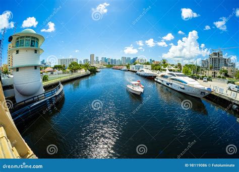 Miami River Cityscape Editorial Photo Image Of Urban 98119086