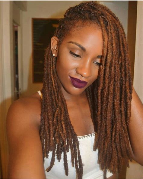 This look is definitely giving off an emo rocker whether done with henna, some type of clay or colored extensions, this hairstyle is channeling the black guys with long hair are truly fearless. 30 besten locs Bilder auf Pinterest | Frisuren ...