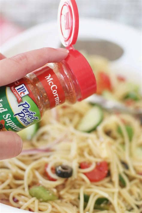 Summer italian spaghetti salad recipe is a spaghetti salad with fresh veggies and italian dressing. Summer spaghetti salad | Recipe (With images) | Spaghetti ...