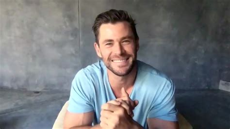 Seit dezember 2010 ist chris hemsworth mit seiner schauspielkollegin elsa pataky verheiratet. Chris Hemsworth Chats About Quarantine, "Extraction ...