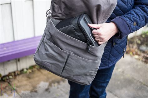 See more ideas about bags, top handle bag, batam. De ideale cameratas, een fototas waarin alles past en die ...