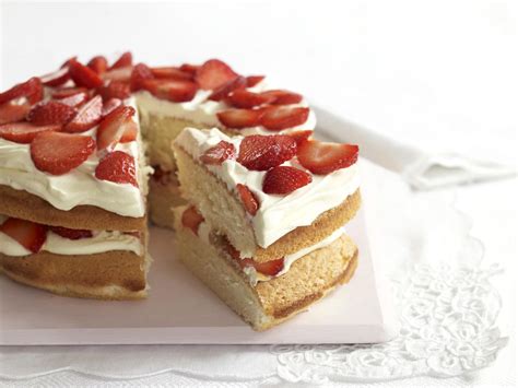 A light sponge cake with fruits soaked in don q anejo. Strawberry and Cream Sponge Cake Recipe