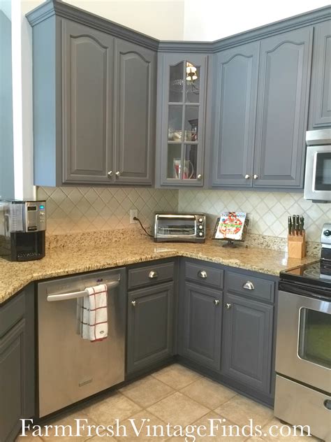 When painting kitchen cabinets, it is important to choose the right color, so here we have pictures of painted kitchen cabinets to help you. Painting Kitchen Cabinets with General Finishes Milk Paint ...