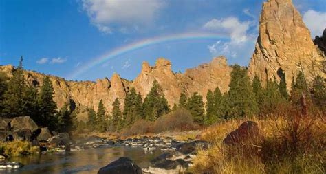 The crooked river slowly meanders around smith rock state park, making oregon's desert a lively home for falcons, lizards, snakes, river otters, and even cougars. Smith Rock State Park | Panacea At The Canyon blog