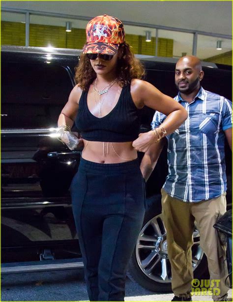 Rihanna Displays Her Amazing Body After Her Barbados Vacation Photo