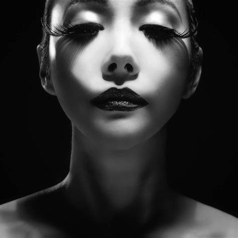 타오즈 on instagram “black photographer mintpap3r light shaping lsh photo model taozi sun bnw