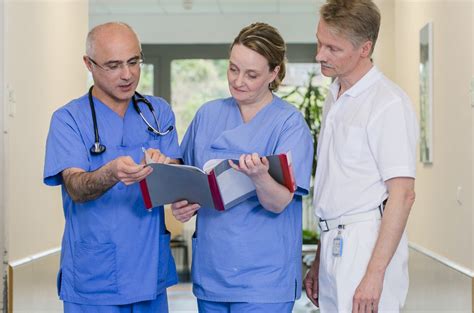 Der facharzt für innere medizin wird in deutschland als internist beziehungsweise internistin bezeichnet. Team der Inneren Medizin I - Gastroenterologie - Uelzen