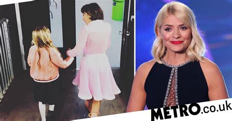 Holly Willoughby And Daughter Belle Hang Out Backstage With Didi Conn At Dancing On Ice Metro News