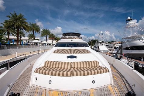 The impeccable styling and thrilling performance of a manhattan gives these long distance cruisers notable presence in any waters. 82 Sunseeker Manhattan 2005 "My Medicine" | HMY Yachts