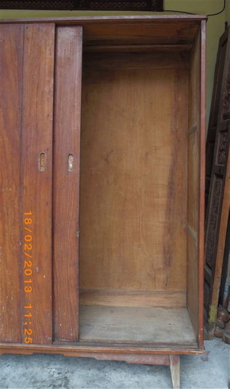 Lemari ini bisa anda letakkan di sudut ruangan sehingga tidak akan menampilkan kesan kosong pada rumah atau ruangan anda. Jual Lemari Pakaian Pintu Geser di lapak bakry bakry41014