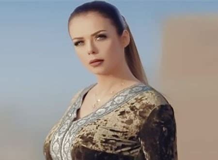 زارت الفنانة إيمي سمير غانم، قبر والدها الفنان الكبير الراحل سمير غانم، اليوم الجمعة، في الأسبوع الثاني بعد رحيله عن عالمنا. جولولي | إيمي سالم تعلن طلاقها من زوجها الفنان اللبناني ...