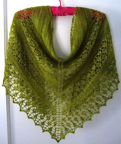 Free knitting pattern, knit, free online knitting pattern, knitting patterns, knitting design, knit design, strickmuster, strickanleitung, gratisanleitung this crescent shaped shawl can be knitted in sock weight (fingering) yarn or in lace weight. This is a very simple shawl pattern, that can be easily ...